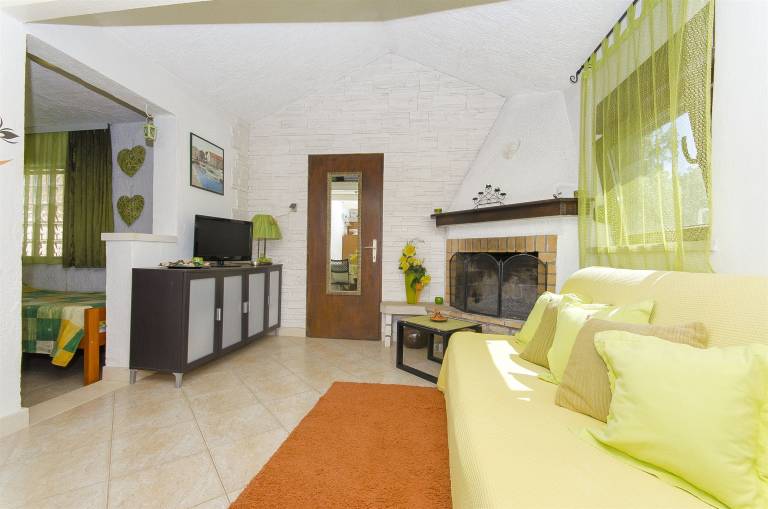 House with yard & grill | Pet-friendly — photo 4