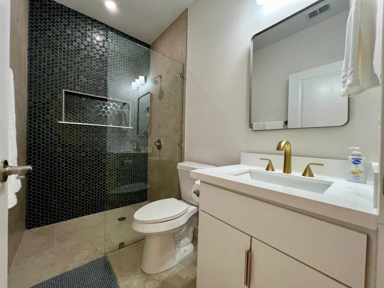 Daytona Beach A - Modern & Cozy 3BD/2.5BA - WiFi — photo 4