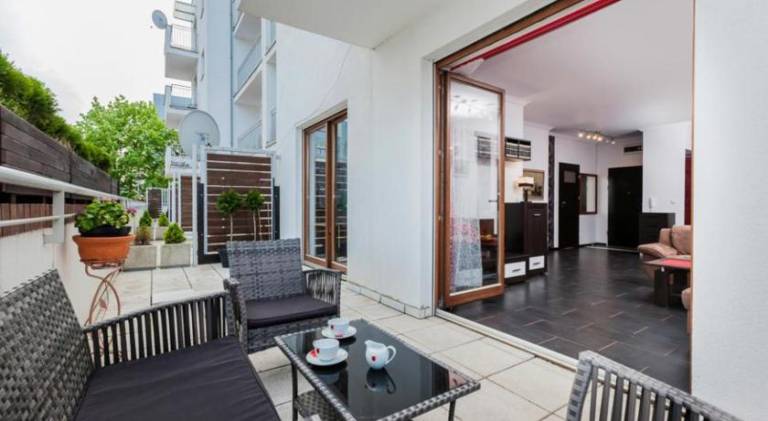 Apartment with patio — photo 3