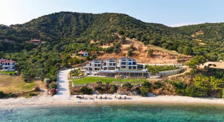 Big villa with garden, grill & patio | Next to the beach | Pet-friendly in Aristotelis