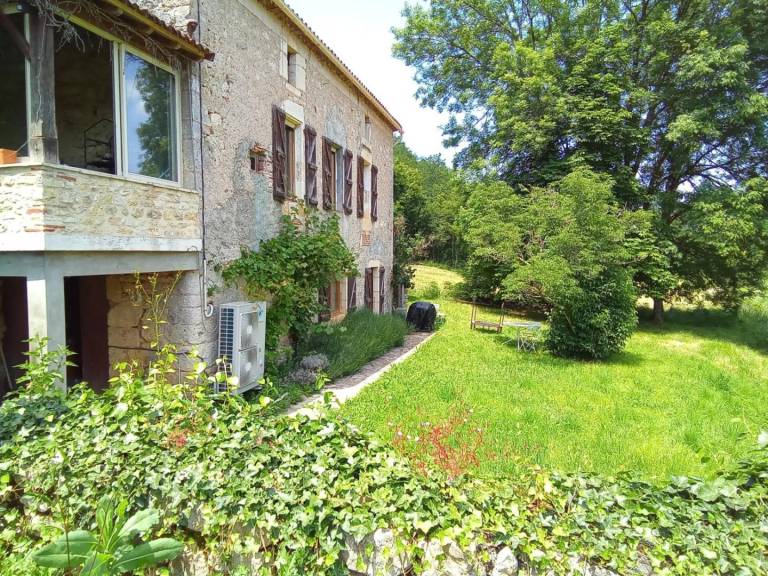 Beautiful gite with patio, garden & barbecue | Dogs allowed in Cahors