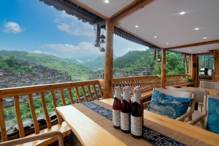 Xijiang Yunting Light Luxury Panoramic Hotel — photo 5