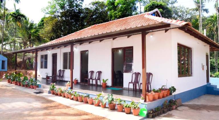 BlueMoon Homestay Home Food Estate Near to Falls and View Points