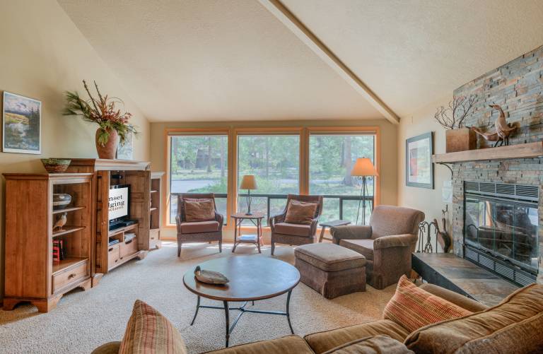 Private Hot Tub, Bikes, Pet Friendly, 8 Unlimited SHARC Passes — photo 4