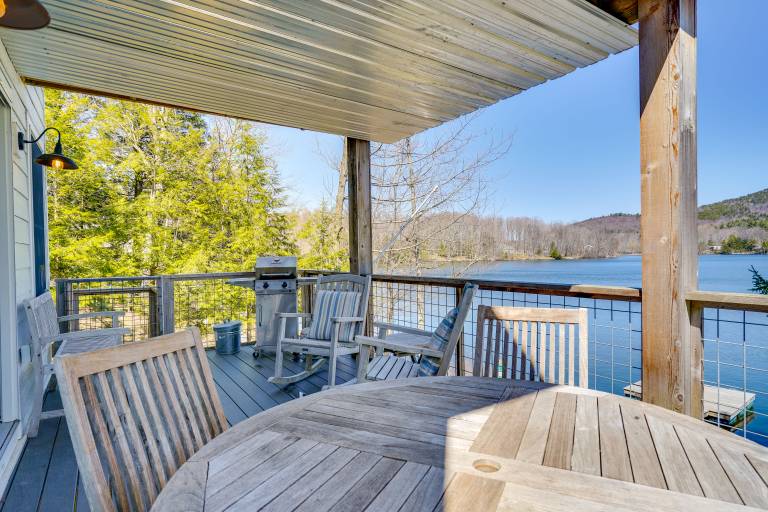 Paddle, Swim & Hike: Family Lake House in Vermont — photo 2