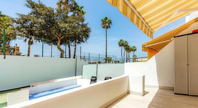 Apartment with pool — photo 5