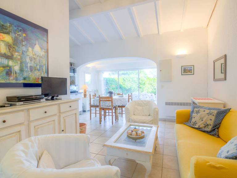 Fully equipped vacation home with terrace & pool | Close to the beach | Pets are welcome — photo 2