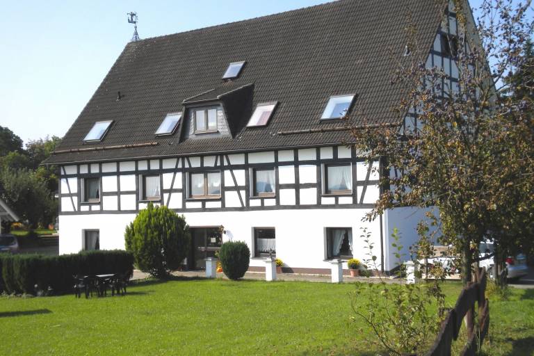 Child-friendly pleasant rental apartment with pool, garden & barbecue | Nature view | Pets are welcome — photo 4