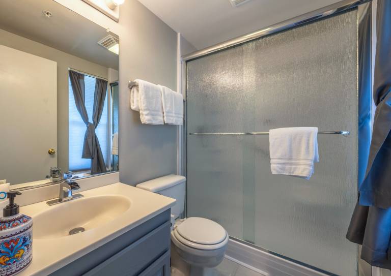 Family-friendly pleasant condo with patio | Dogs allowed — photo 3