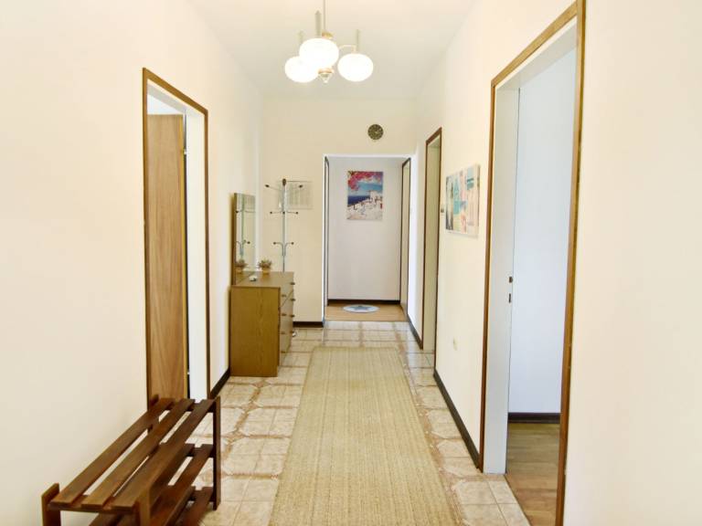 Charming apartment with yard & patio | Pets allowed — photo 5