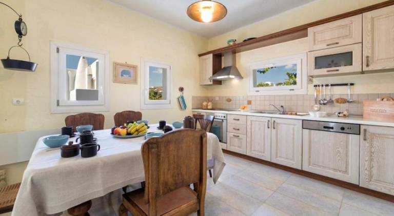 Villa with patio & yard | Beach nearby | Pet-friendly — photo 5