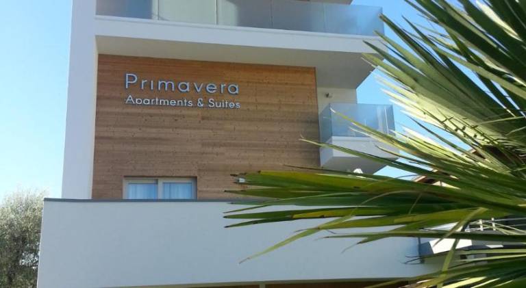 Serviced apartment with garden, jacuzzi & pool | Perfect for remote work | Dogs allowed in Tenno