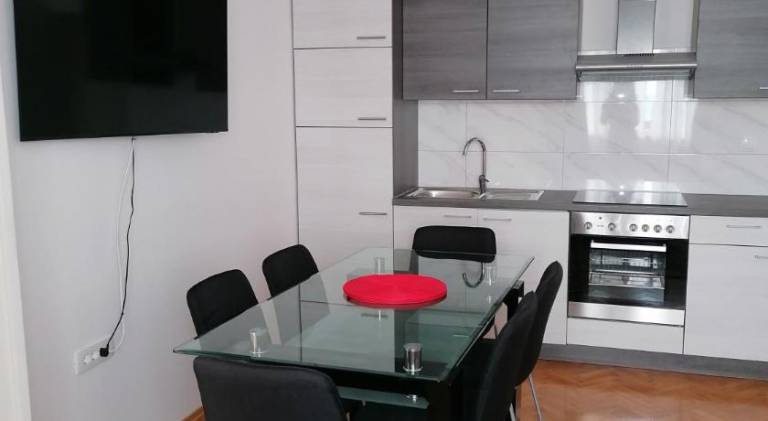 Apartment with patio — photo 3