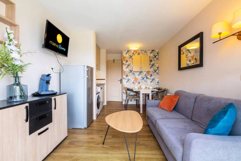 Rental apartment with hot tub & patio — photo 4