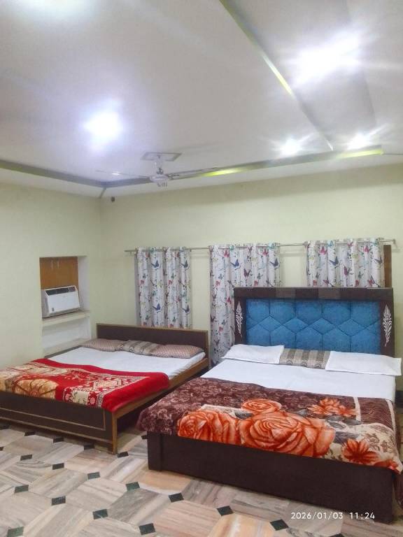 Maa Annapurna grand guests house in varanasi in Tola