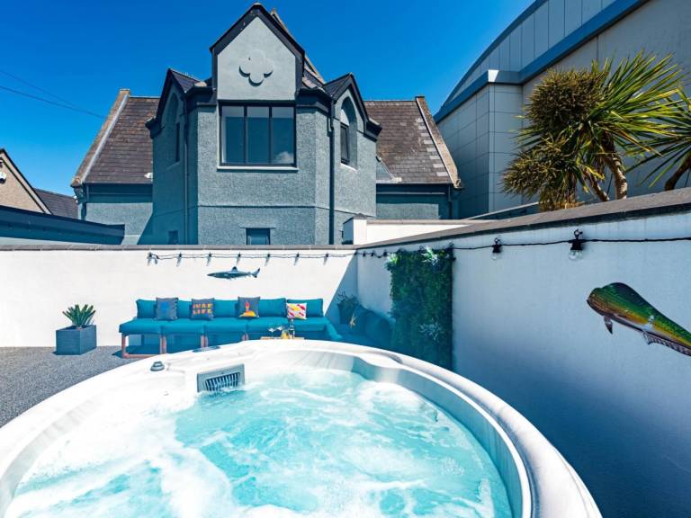 Cottage with hot tub & garden in Newquay