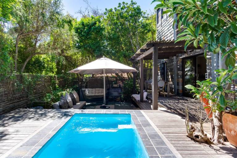 Lovely 1 bedroom apartment in Camps Bay