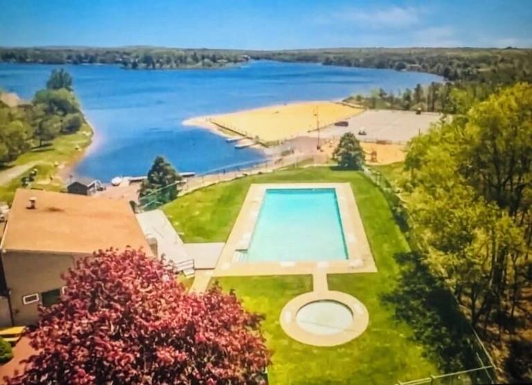 Chalet  Albrightsville