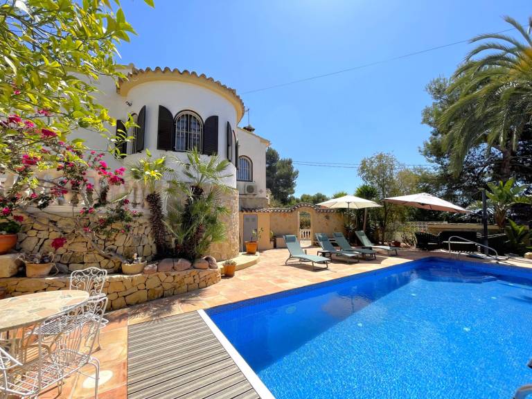 Fully equipped spacious villa with patio, private pool & barbecue | Dogs allowed — photo 2