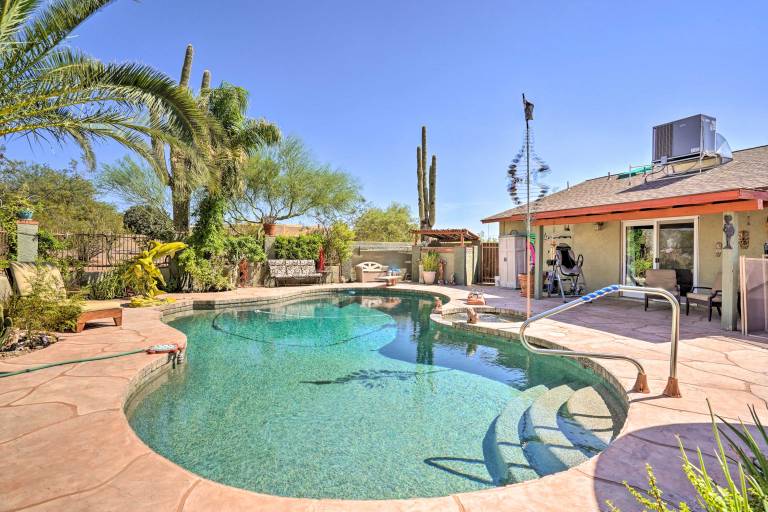 Unwind Poolside! Dreamy Desert Oasis in Phoenix — photo 3