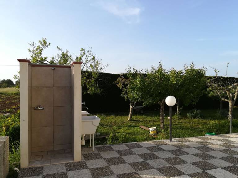 Villa with barbeque & yard — photo 5
