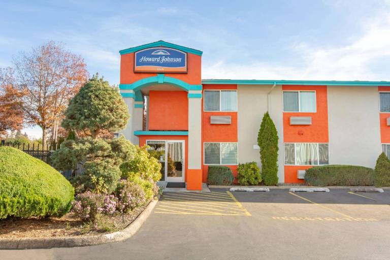 Howard Johnson by Wyndham Salem in Salem, OR