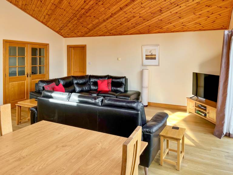 Cottage with terrace & yard | River view — photo 5
