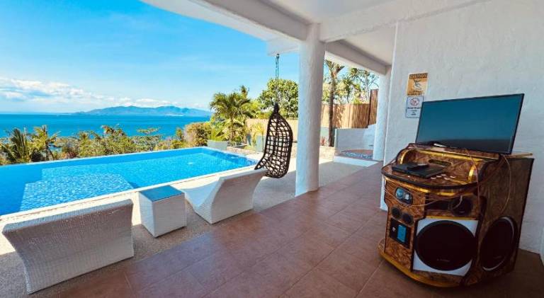 Villa with grill, yard & private pool — photo 2