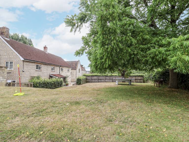 Family-friendly cottage with jacuzzi & garden | Pets are welcome — photo 3