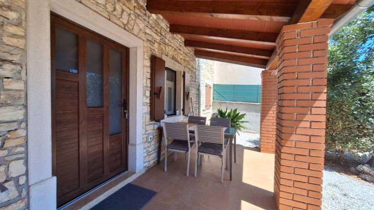 Villa with yard, barbeque & patio — photo 3