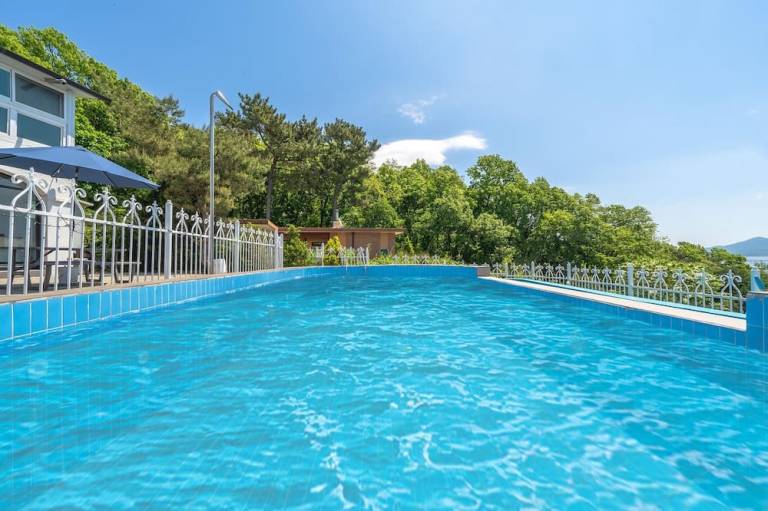 Ganghwa Giverny Spa Pension