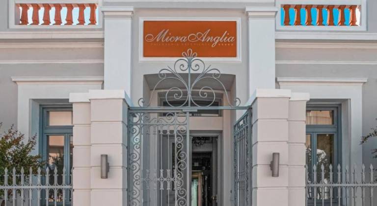 Micra Anglia Boutique Hotel & Spa in Andros