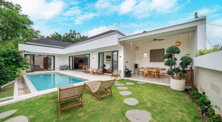 Spacious villa with pool | Pets allowed in Pecatu