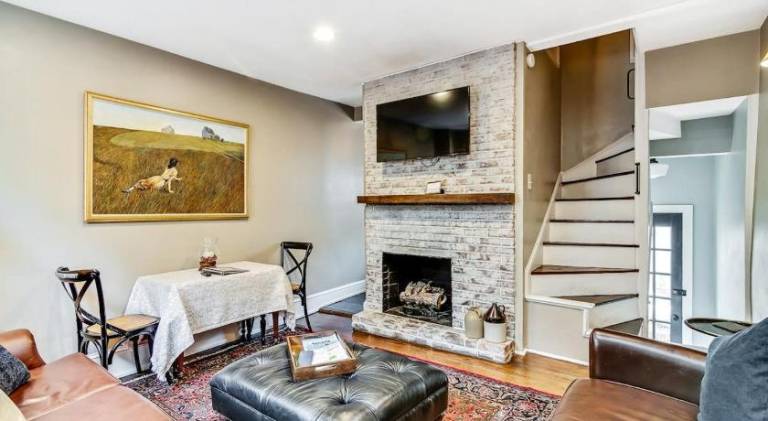 Cozy & Historic Gem - Free Parking Patio -Sleeps 6 in Philadelphia, PA