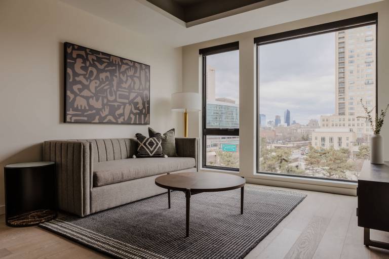 Sosuite Corner 1BR Apt w Roof Deck Gym Laundry