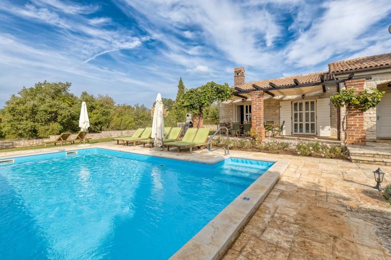 Villa with terrace, private pool & fast internet — photo 3