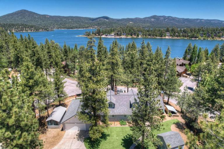 Hut Big Bear Lake