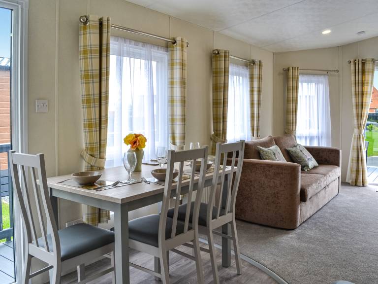 Family-oriented charming cottage with yard | River view | Pets allowed — photo 4