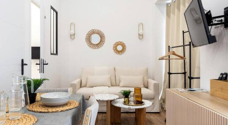 Apartment | Near Russian Orthodox Cathedral | Beach nearby | Dogs allowed — photo 2