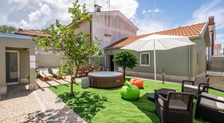 Fully equipped spacious house with hot tub, terrace & yard | Pets allowed — photo 4