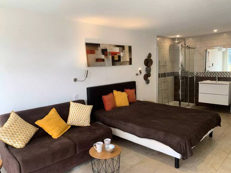 Lovely studio with patio & yard | Beach nearby | Pet-friendly — photo 3
