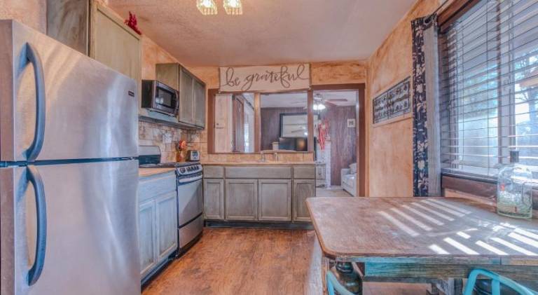 Enchanted Hideaway Cabins and Cottages — photo 4