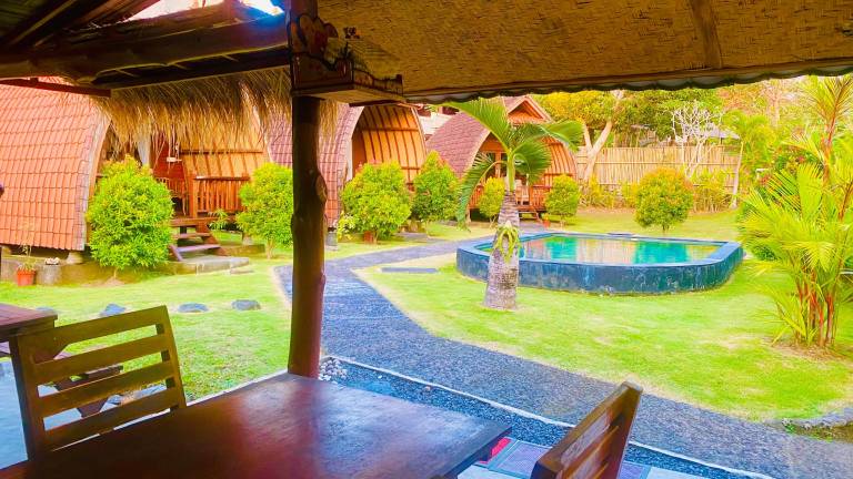 Bungalow with garden, pool & patio — photo 5