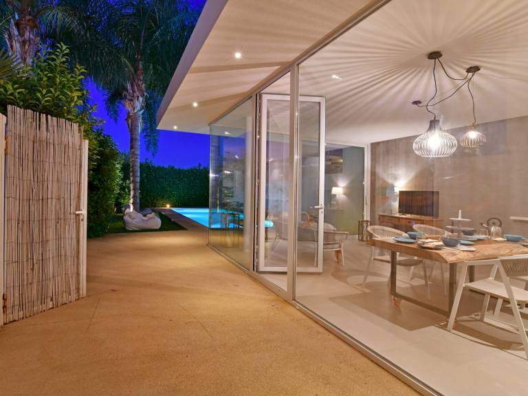 Villa with yard, barbecue & private pool | Garden view — photo 2