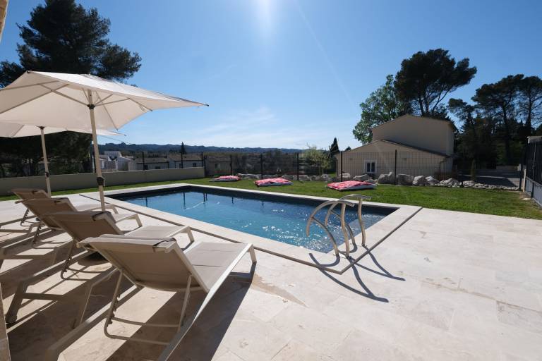 Villa with patio, barbecue & yard | Mountain view in St.-Rémy-de-Provence