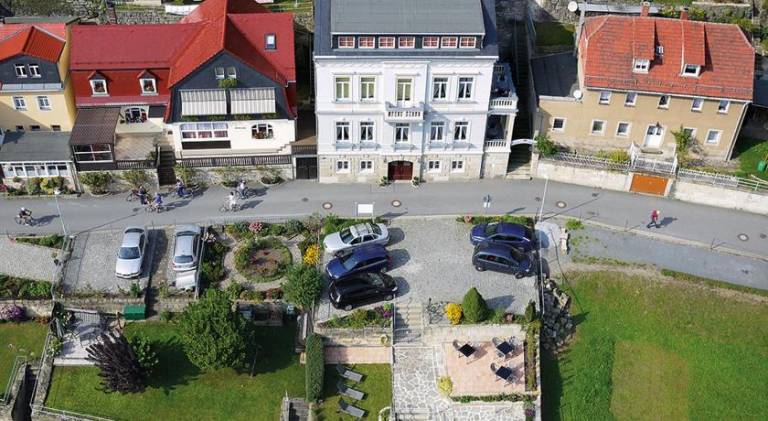 Apartment with terrace & yard in Dresden