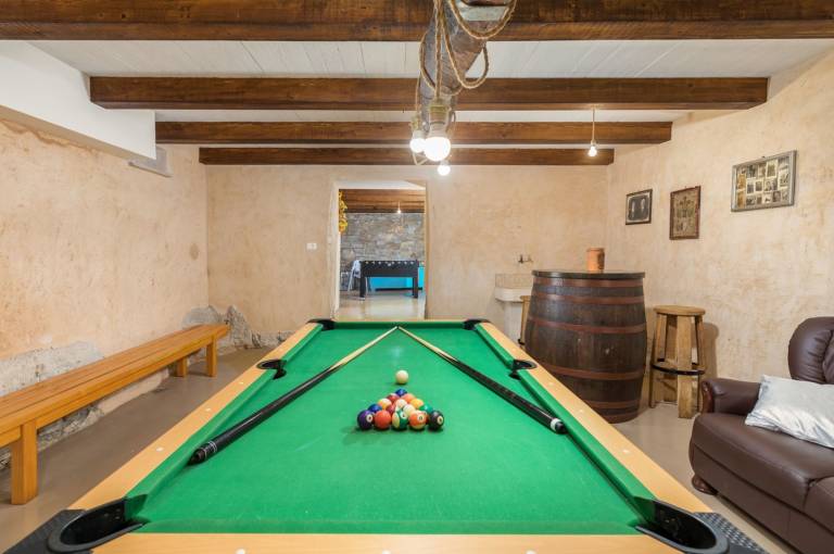 Villa with private pool, patio & hot tub — photo 5