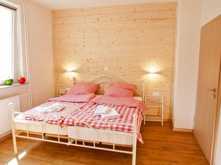 Rental apartment with barbeque, garden & patio in Kassel