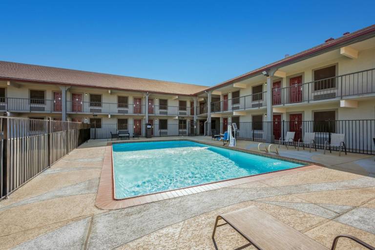 Red Roof Inn College Station — photo 2