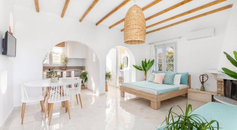 Villa with patio, jacuzzi & barbeque in Sithonia
